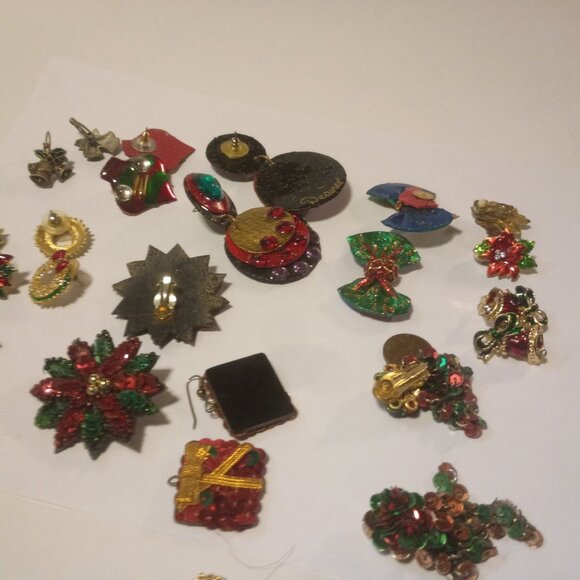 Awesome Lot of 12 Vintage Christmas Earrings - Picture 3 of 6
